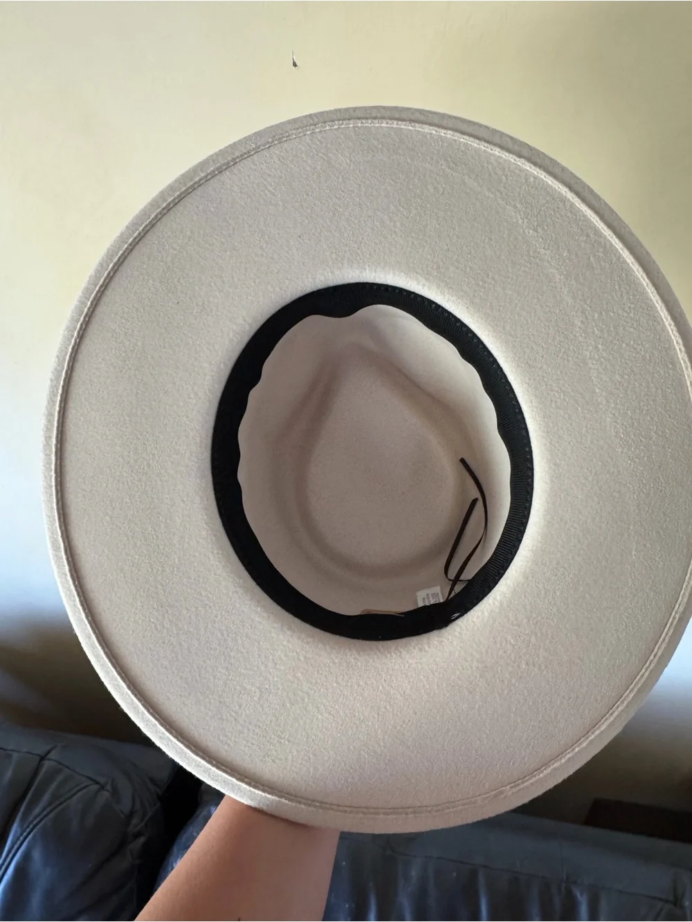 Stylish Women's White Felt Fedora Hat with Patterned Band